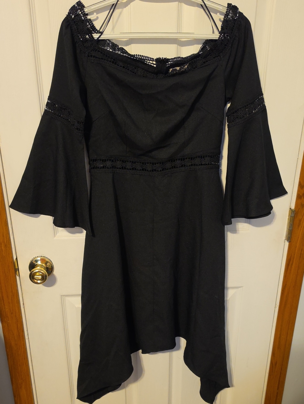 Women’s Black Off-Shoulder Bell Sleeve Dress